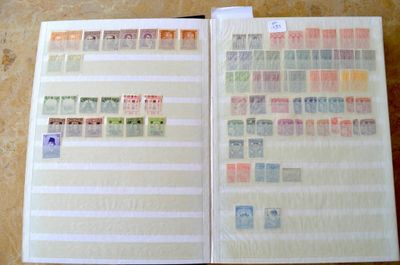 Un album de timbres de France, Monaco, Andorre et divers, la…