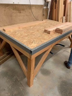 Ensemble artisanal, en bois composé de :