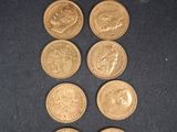 gros plan d'un paquet de pièces de monnaie sur une table
