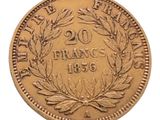 gros plan d'une pièce de monnaie sur fond blanc
