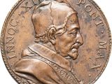 a close up of a coin with a man ' s face on it