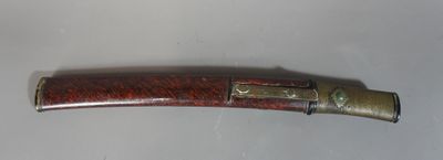 une pipe posée sur une table