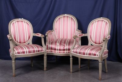 Ensemble comprenant une bergère et une paire de fauteuils mé… - Photo 1