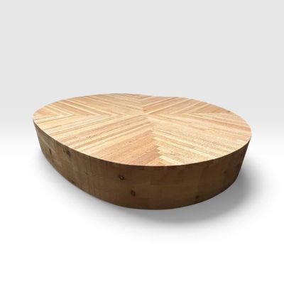une image représentant une table ronde en bois sur fond blanc