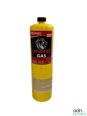 La bouteille de gaz Xppresss repose sur une surface blanche.