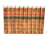 un lot de cinq livres sur lesquels figurent des chiffres