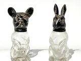 deux salières et poivrières en forme de chiens