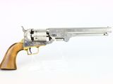 gros plan d'un revolver sur fond blanc