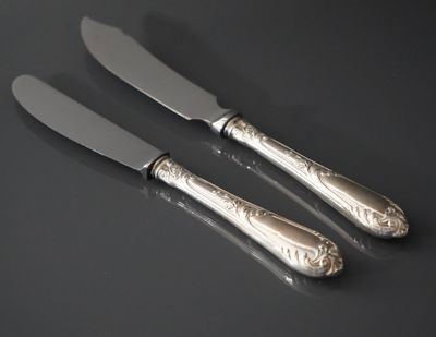 Couteau à beurre et couteau à fromage, le manche en argent f…