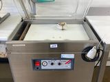 l'image d'une machine posée sur une table