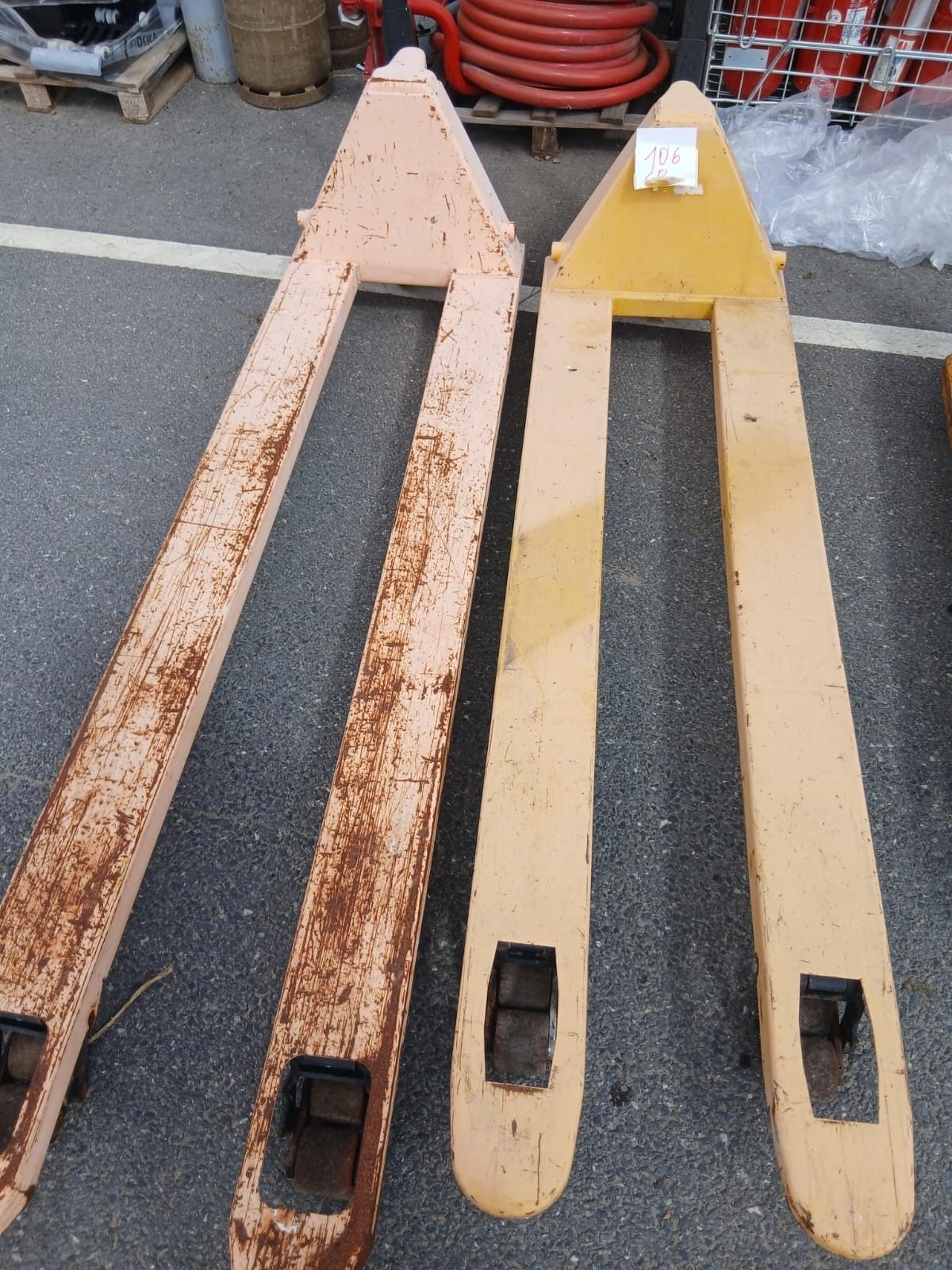 Lot de 2 transpalettes manuels – capacités 1 000 kg et 2 000…