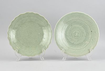 paire d'assiettes chinoises en céladon, XXe siècle