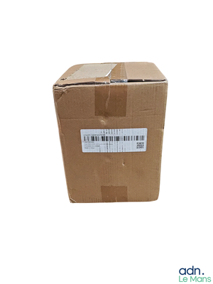 une boîte en carton sur laquelle figure un code-barres