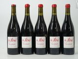 six bouteilles de vin rouge alignées