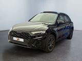 La nouvelle Audi QX est garée dans un showroom.