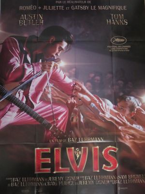 une image d'une affiche de film représentant Elvis sur scène