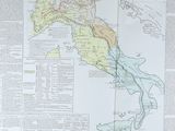 une vieille carte de l'Italie et l'Italie avec une carte du pays