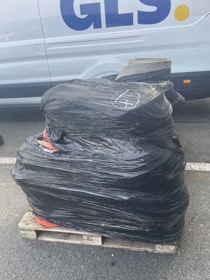 2 palettes de tuyaux incendie Principalement diamètres 110 e…