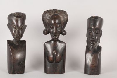 3 bustes africains en ébène, h. 25, 26 et 28 cm env.