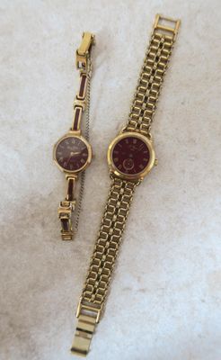 Ensemble montre et bracelet de couleur or, orné de chiffres romains