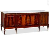 un buffet ancien avec un plateau en marbre et des pieds en bois