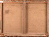 Une vieille valise munie d'une poignée est posée sur une surface blanche.