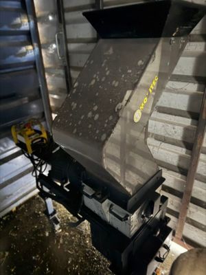 l'image d'une machine installée dans un garage