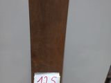 une étiquette au dos d'un réfrigérateur sur laquelle est indiqué « 123 V »