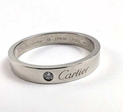 une photo d'une bague Cartier sertie d'un diamant