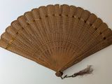 a fan that is sitting on top of a table