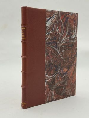 un vieux livre avec une couverture marron et une couverture marron