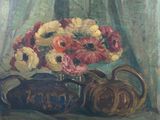 un tableau représentant des fleurs dans un vase et une théière posées sur une table