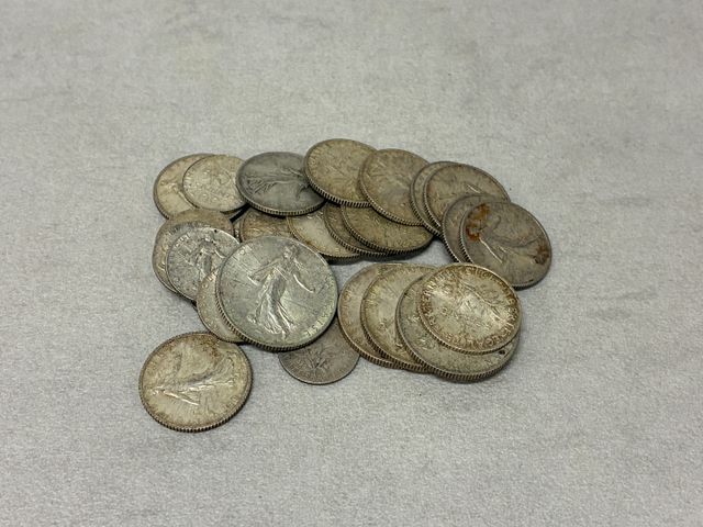 Lot de monnaies argent : 4 x 2frs Semeuse, 16 x 1frs Semeuse, 8 x