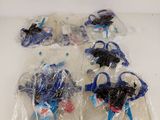 quatre parts de gâteau emballées dans des sachets en plastique