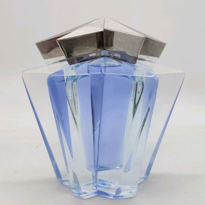 MUGLER. Factice géant "Angel" en verre moulé taillé en facet…