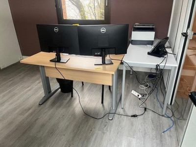- 1 table bureau - 1 table plateau stratifié blanc