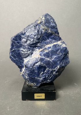 a close up of a rock with a plaque on it