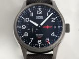 Montre Oris à grande couronne et aiguilles, avec cadran noir et bracelet en nylon noir
