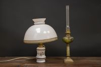 Deux lampes à pétroles.