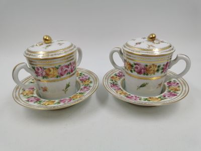 Deux bouillons couverts avec soucoupes porcelaine Le tallec …