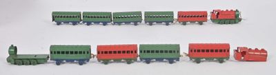 Dinky Toys, deux rames à traîner en métal peint vert, rouge …