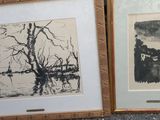 deux reproductions encadrées représentant des arbres et un lac, dans un cadre en bois
