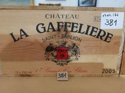 une boîte en bois sur laquelle est collée une étiquette portant l'inscription « La Caffeuilre »
