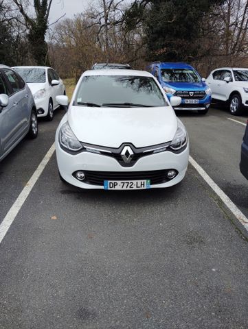 Véhicule particulier RENAULT Clio, immatriculé DP-772-LH, 1ère mi...