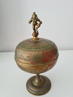 SUSSE FRÈRES, coupe sur pied couverte, dite "coupe indienne"…