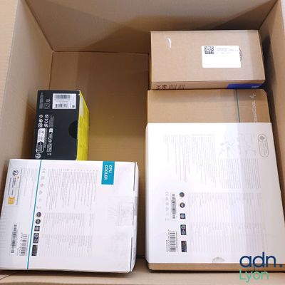 une boîte qui contient beaucoup d'autres boîtes