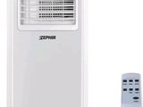 un climatiseur blanc posé à côté d'une télécommande
