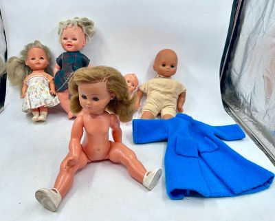 2 / ETA / Lot de 5 poupées dont une Bella parlante (mé…