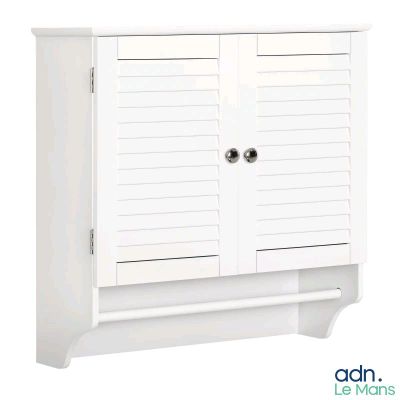 une photo d'un meuble blanc dont les portes sont munies de volets