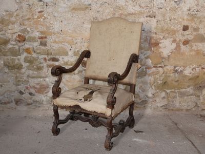 a chair that is sitting in front of a brick wall